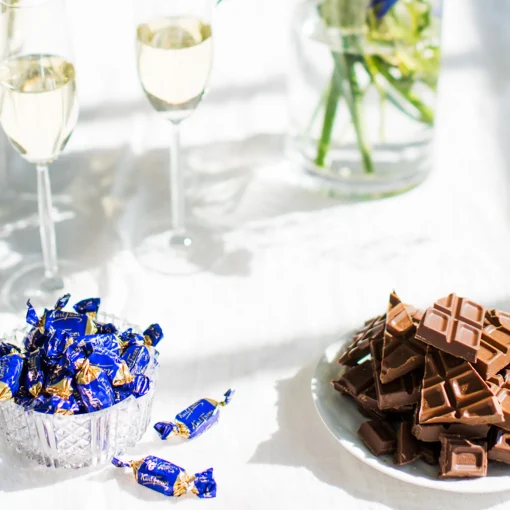 Discount Fazer Milk Chocolate Bar (200g) ${1}