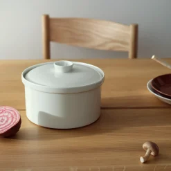 Hot iittala Teema White Pot w/ Lid ${1}