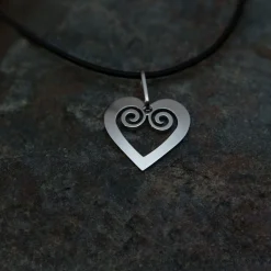 New Pohjolan Helmi Ky Pohjolan Helmi - Curved Heart Necklace ${1}